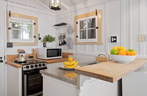 Montecito Apartment | Romantic Oceanfront Studio With Private Deck | Right On The Sand!