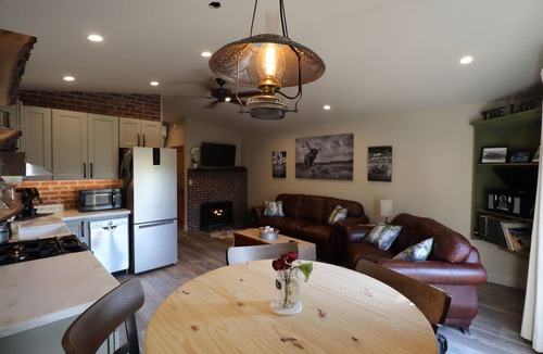 California Wine Country House | Romantic Private Getaway! Hot tub, Fireplace and Views!