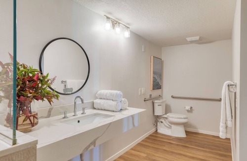 Diamond Crestview Hotel | Rooftop Ocean Views + Spa + Prime Laguna Beach Location | The Mara by AvantStay