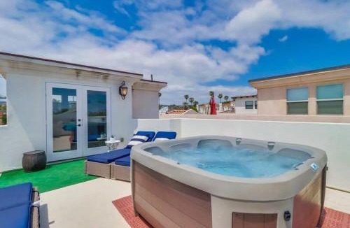 Crown Point House | Rooftop Patio Hot Tub AC Beach & Bay Views