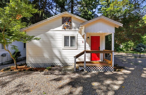 Cobb Apartment | Rouge Cobb Mountain Hotel - Cabin 5