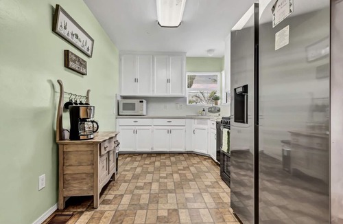 Sunset Cliffs House | Rustic Coastal Retreat in Sunset Cliffs - 3bed/2ba