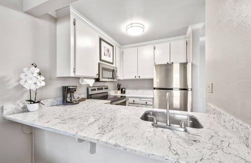 Lakeside Park Condo | Rustic Mountain Condo | Near Ski Lifts