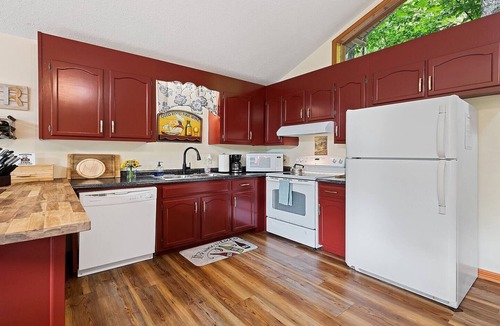 Maggie Valley House | Safe Haven-Hot Tub, Views, Family Friendly Retreat