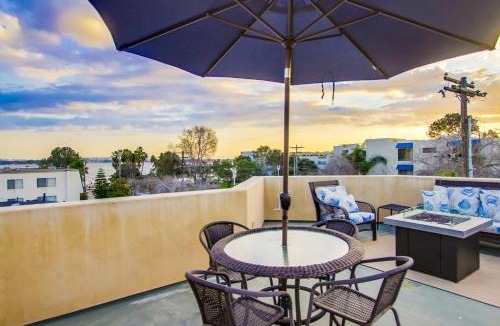 Crown Point House | Sail Bay Luxury Retreat With Private Spa and Rooftop Bay View