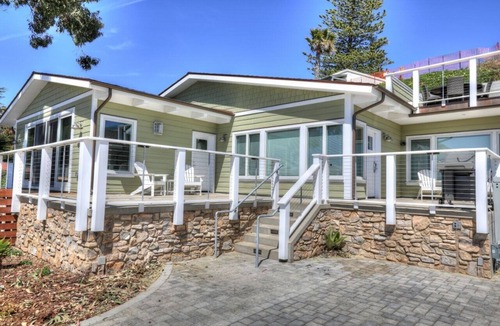 Morro Bay Condo | Salty Sisters Suites at Morro Rock - large suite with rock view