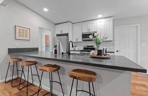 Fairmount Park House | San Diego Getaway | 2-in-1 House & Private Studio
