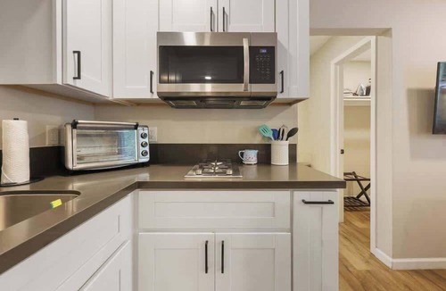Fairmount Park House | San Diego Getaway | 2-in-1 House & Private Studio