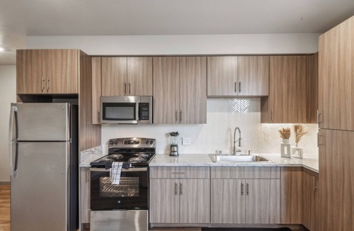 Stockton Apartment | San Diego Stunner! Spacious 3-Bedroom, 2-Bath apartment in delightful with, AC.