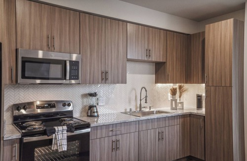 Stockton Apartment | San Diego Stunner! Spacious 3-Bedroom, 2-Bath apartment in delightful with, AC.