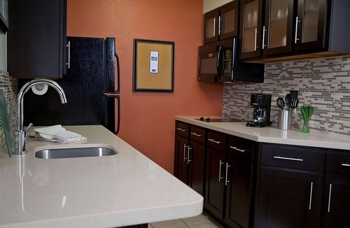 San Bruno Hotel | San Francisco Tour! 2 Spacious Units, Free Breakfast, Full Kitchen, Outdoor Pool
