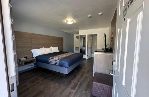 Livermore Hotel | Sands Motel
