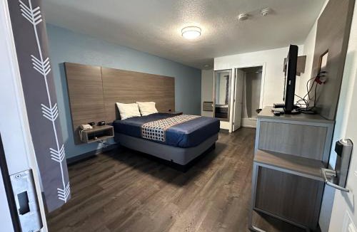 Livermore Hotel | Sands Motel