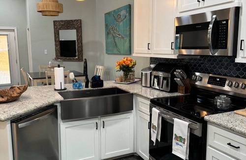 San Luis House | Sandy Shores House · Beachfront & Dog-Friendly