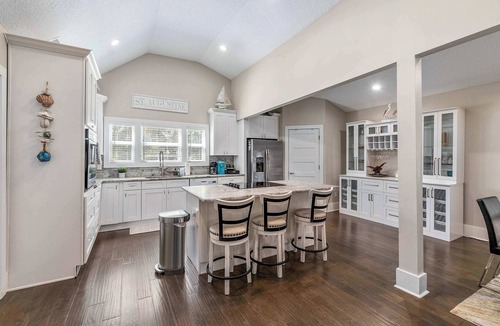 Lincolnville House | Sanford Splash l Pool l Dogs OK l Walk to DNTN