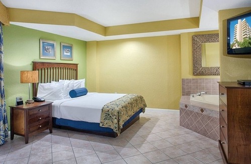 Pompano Isles Resort | Santa Barbara | Romantic Beach Retreat | Pool + Beach