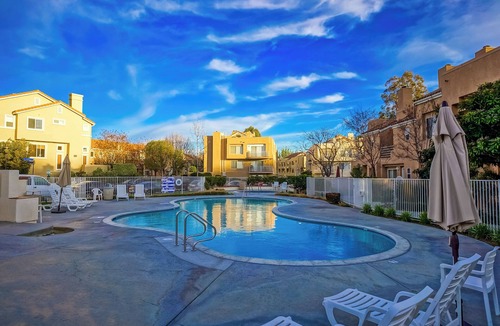 Stevenson Ranch House | Santa Clarita Luxury Retreat min. from Magic Mtn, the Cube, Hurricane Harbor.