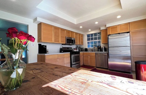 Mar Vista House | Santa Monica 3 bedroom house with sunny outdoor deck
