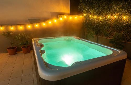 Sunset Park House | Santa Monica Entertainment House - Hot Tub, Billiards, BBQ & Projector