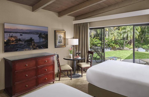 Central Mission Beach Hostel | Savor An Exhilarating Experience! Garden View, Pool, Easy Access To The Beach!