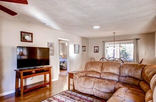 Oakhurst Cabin | Scenic Wonders Lazy Bear Lodge 4 Bedroom