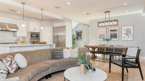 Corona del Mar House | Sea Crown by AvantStay 5mins from the Beach w Multiple Terraces PermitSLP13639