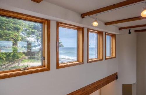 El Granada House | Seaside Art Gallery Loft Inspire Your Creativity with Breathtaking Views!
