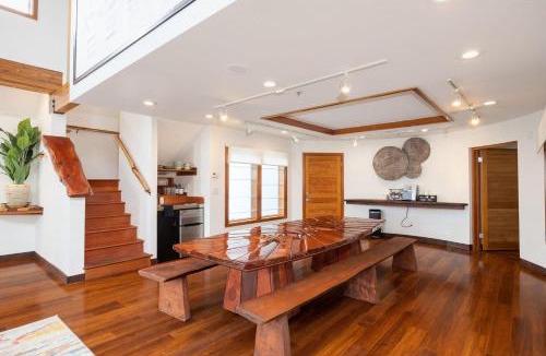 El Granada House | Seaside Art Gallery Loft Inspire Your Creativity with Breathtaking Views!