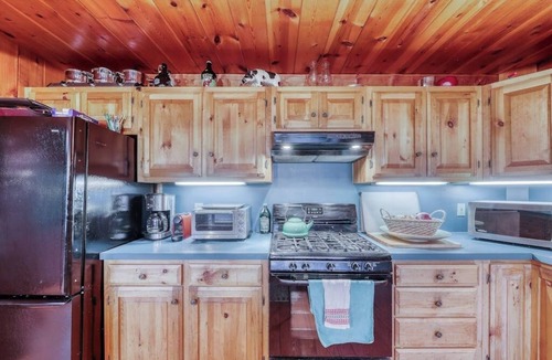 Andover House | Secluded Cabin w/Private Hot Tub, Pond, Fire Pit, Free WiFi, Close to Skiing