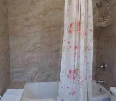Oak Park Bed & Breakfast | Secret Garden Inn & Cottages