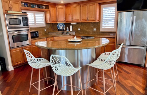 Silver Strand House | See and hear the ocean from this beautiful beach house steps from the beach.