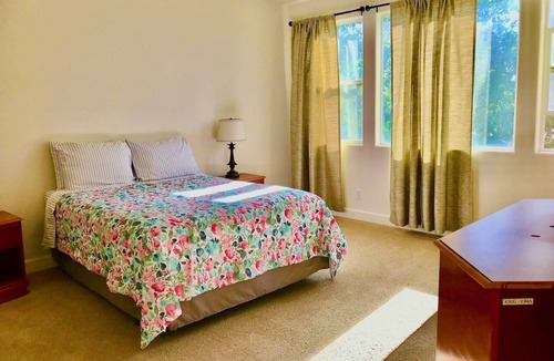 Visalia House | Sequoia Serenity: Charming 6/Br - fits 14