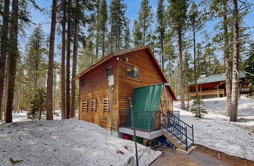 Serene Lakes Cabin | Serene cabin: cozy, dog-friendly retreat w/modern amenities & rustic charm