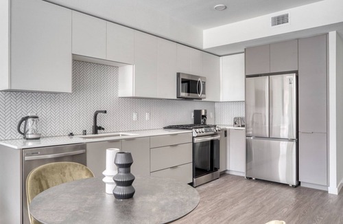 Emeryville Apartment | Serene Emeryville 1BR w/Pool, Gym & W/D, walk to Safeway, by Blueground