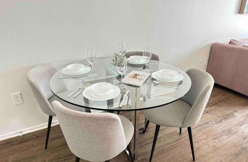 Del Rey Apartment | Serene King Bed Condo, MDR
