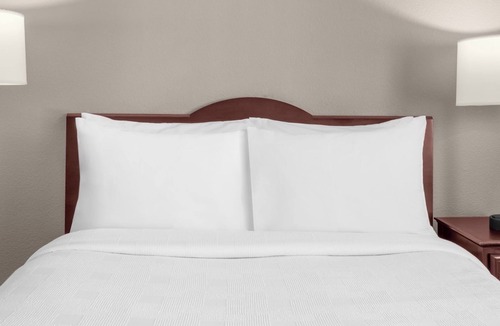 Pleasanton Hotel | Serene Pleasanton Retreat Close to Wine Country | 2 Spacious Rooms, Free Parking
