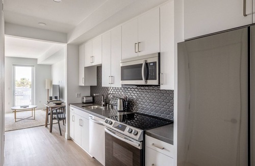University Heights Apartment | Serene University Heights Studio w/Pool & Gym, nr Bars, by Blueground