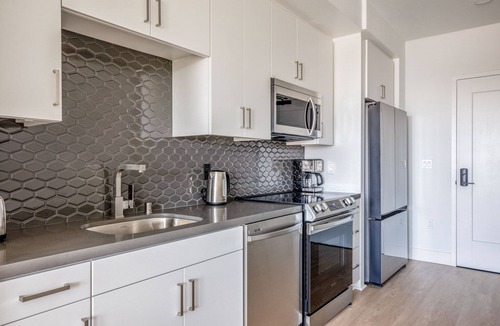 University Heights Apartment | Serene University Heights Studio w/Pool & Gym, nr Bars, by Blueground