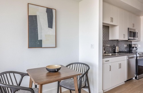 University Heights Apartment | Serene University Heights Studio w/Pool & Gym, nr Bars, by Blueground