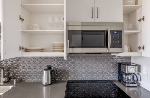 University Heights Apartment | Serene University Heights Studio w/Pool & Gym, nr Bars, by Blueground