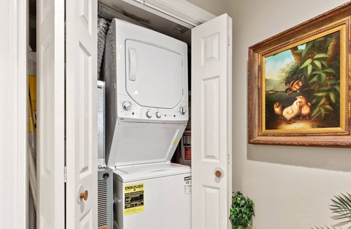 Outer Richmond Apartment | SF Studio by Golden Gate Park, Lands-end &SFSU, SFU,VA - Smoker lives next door