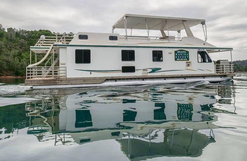 Lakehead Boat Rental | Shasta Marina at Packers Bay's Mirage II Houseboat.