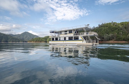 Lakehead Boat Rental | Shasta Marina's Constellation houseboat on Lake Shasta