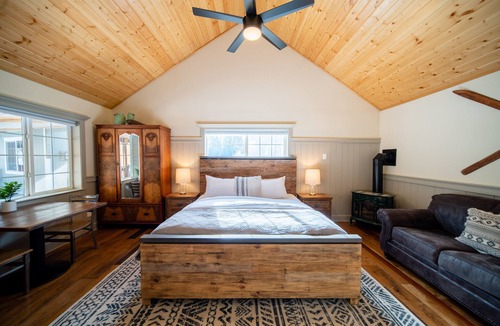 McCloud Cabin | Shasta View Lodge - Weddings - Retreats - Reunions