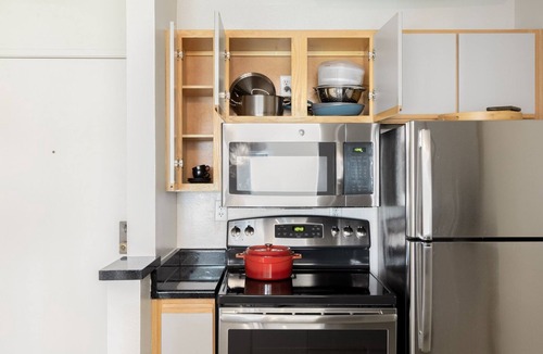 South Beach Apartment | Shimmering South Beach Studio w/3 Pools, 2mins to Muni by Blueground