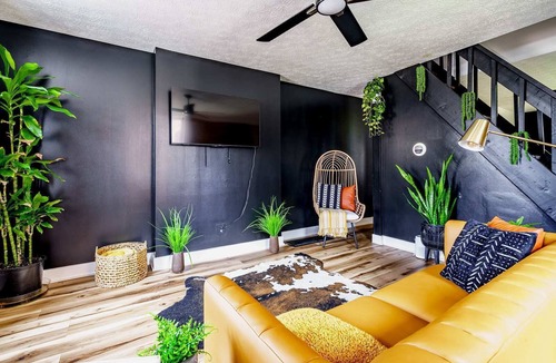 Italian Village House | Short North/Downtown | Steps to High St | Walk to Convention Ctr | 5.8K+ Reviews