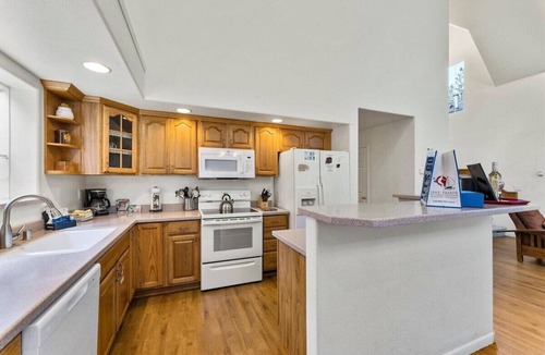 Tahoe Paradise House | Sierra Mountain Lodge-Hot Tub, Master Jacuzzi