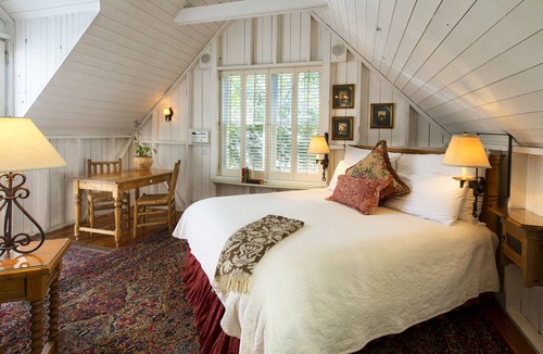 Upper East Bed & Breakfast | Simpson House Inn