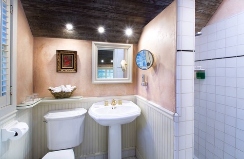 Upper East Bed & Breakfast | Simpson House Inn
