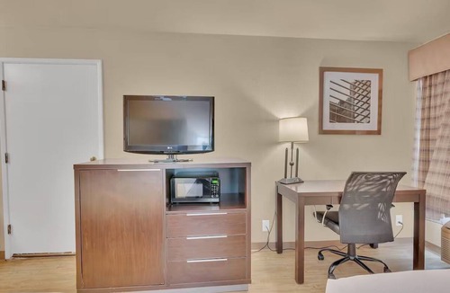 Vallejo Hotel | Six Flags 2 QueenBeds w/Breakfast & Pool